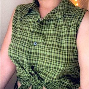 sleeveless button up